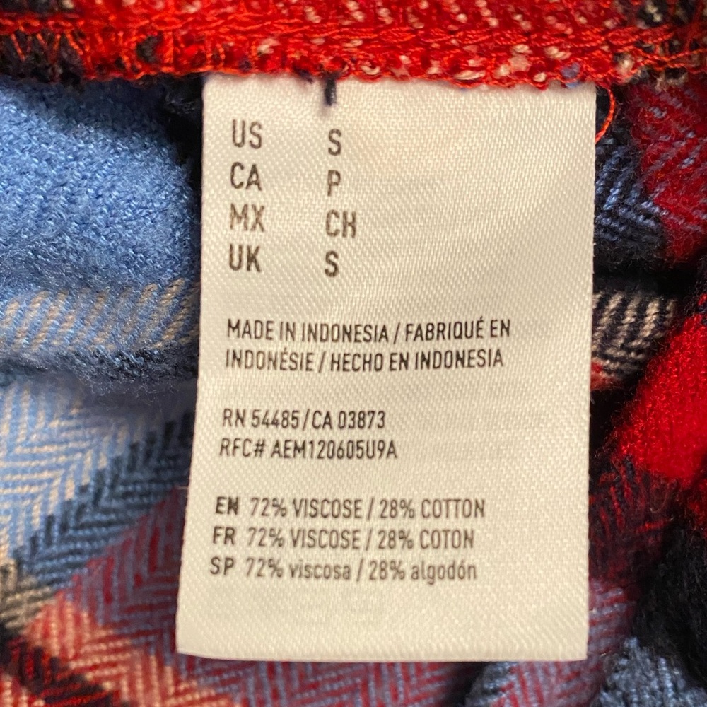 🚺 AEO SOFT red & blue super soft flannel - Picture 6 of 6